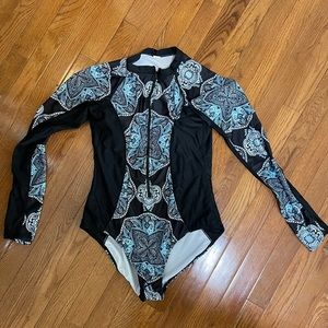 Long sleeve bathing suit